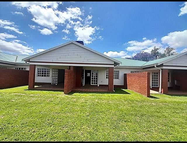 2 BEDROOM TOWNHOUSE FOR SALE IN LINCOLN MEADE